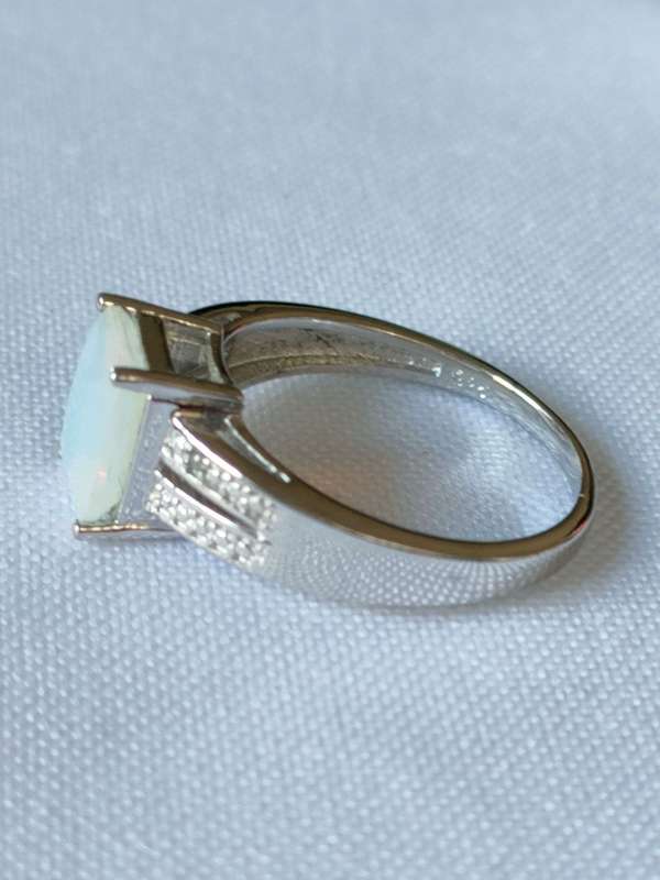 Opal and diamond sterling silver ring: - naturally mined - size US 7 - 1.50 ct - 925 stamp