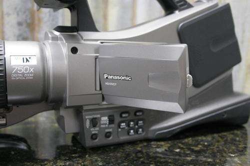 Panasonic Digital Video Recorder AG-DVC7 with battery and charger