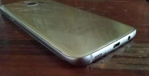 Gold Samsung S7 Edge - In box with papers. (Contract Ended)