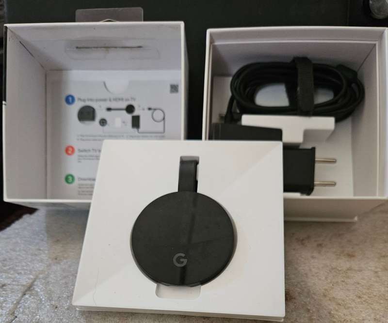 Google Chromecast ULTRA in box with all accessories
