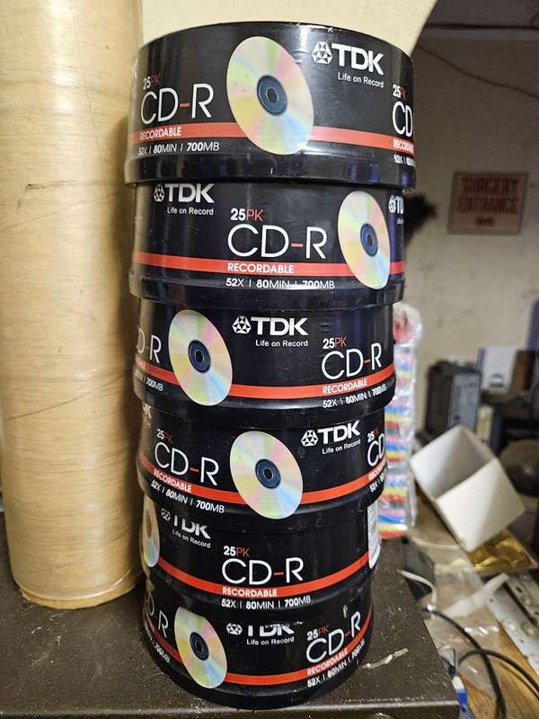 TDK CD-R 25PK DATA CD-R FOR COMPUTER WRITERS TDK CD-R 25 X RECORDABLE AUDIO CD DISKS 52X 80MIN 700MB