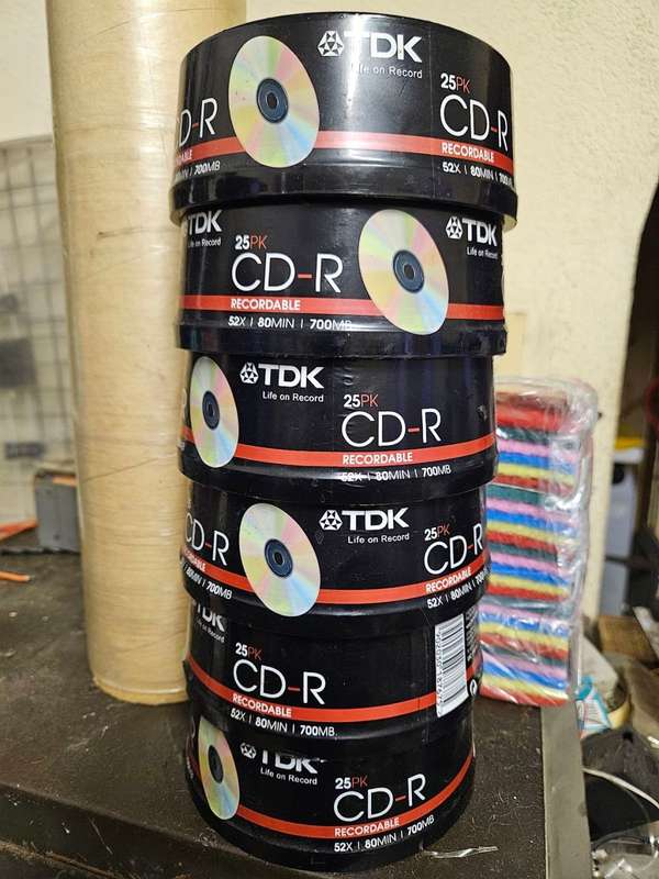 TDK CD-R 25PK DATA CD-R FOR COMPUTER WRITERS TDK CD-R 25 X RECORDABLE AUDIO CD DISKS 52X 80MIN 700MB