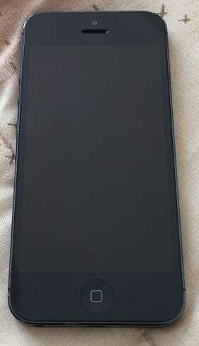iPhone 5 Great Condition Free Delivery brand new earphones Leather Pouch