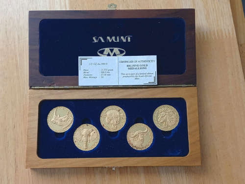 BIG FIVE Gold Medallion Set