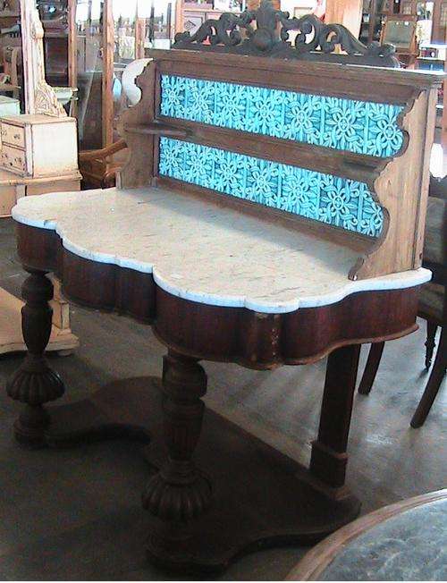 OLD MAHOGANY WASH STAND