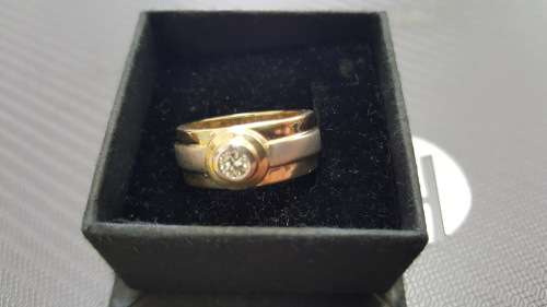 STUNNING 9 CT RING WITH 18 POINTER NATURAL UNTREATED DIAMOND
