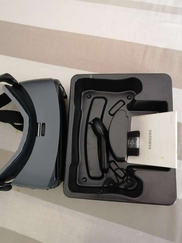 Sumsung gear vr with controller