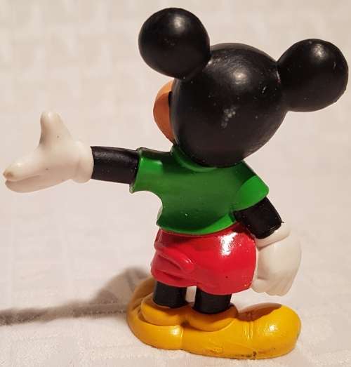 Disney Mickey and Minnie Collectables (Suitcase and Figurines)!!!