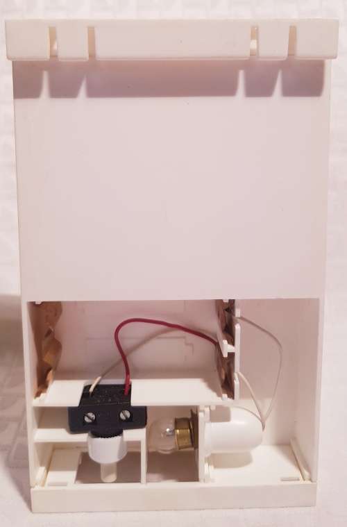 Highly collectable!!! Vintage Sindy doll house Wall Cupboard!