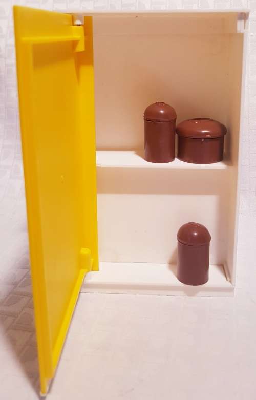 Highly collectable!!! Vintage Sindy doll house Wall Cupboard!