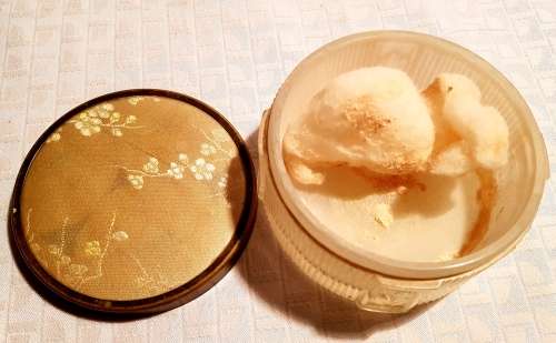 Super Vintage!! Woman`s Grooming Set!