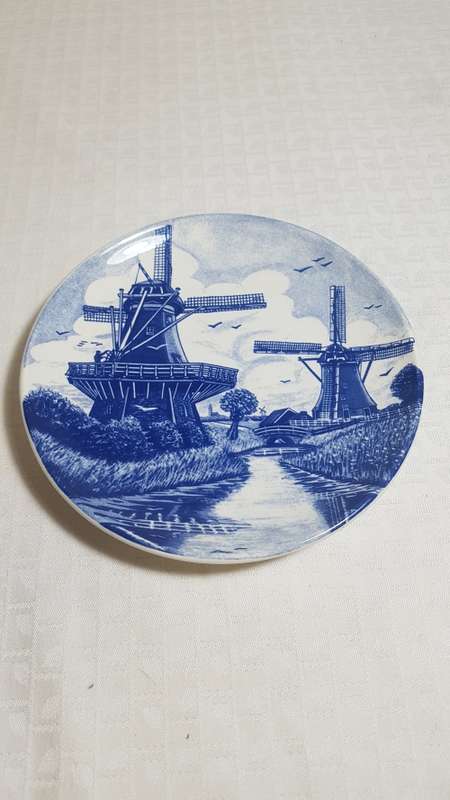 Highly Collectable Hand Painted Delft Plate!!!
