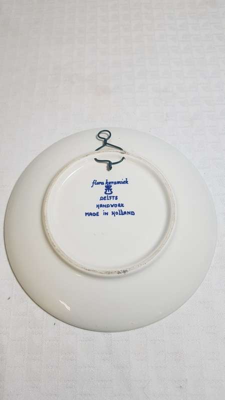 Highly Collectable Hand Painted Delft Plate!!!