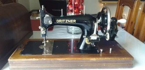 Antique/ vintageGritzner vibrating shuttle sewing Machine