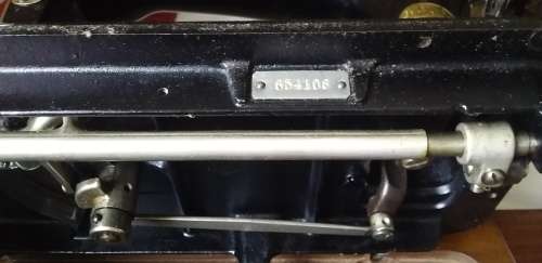 Antique/ vintageGritzner vibrating shuttle sewing Machine