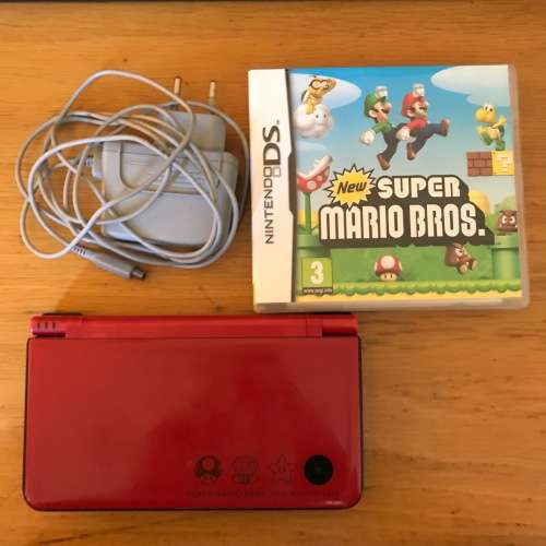 Nintendo DSi XL Mario Edition Red