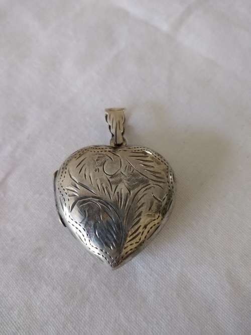 Str.Silver Locket