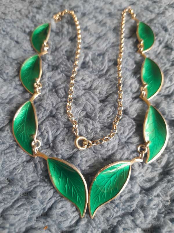 Amaizing looking 925 enamel leaf necklace /gilded/