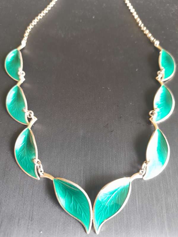 Amaizing looking 925 enamel leaf necklace /gilded/