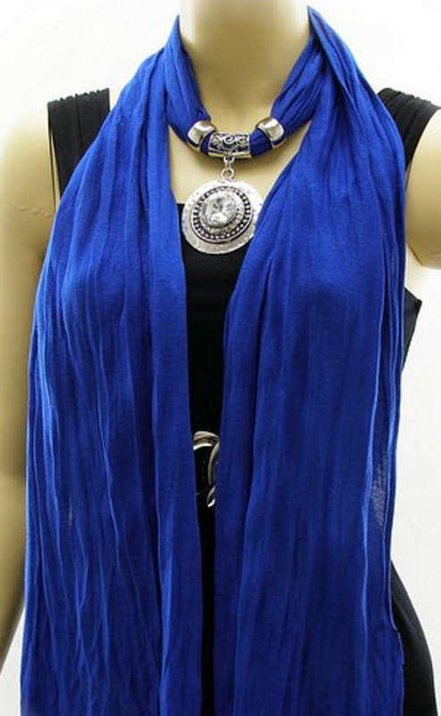 Beautiful Pendant Scarf