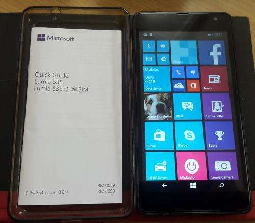 Microsoft Lumia 535 (Dual SIM) - Excellent condition in original box with charger!!!