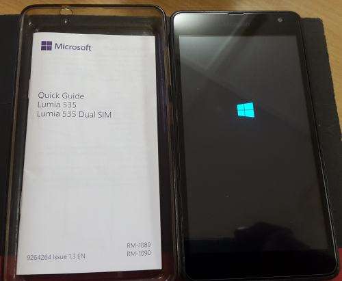 Microsoft Lumia 535 (Dual SIM) - Excellent condition in original box with charger!!!