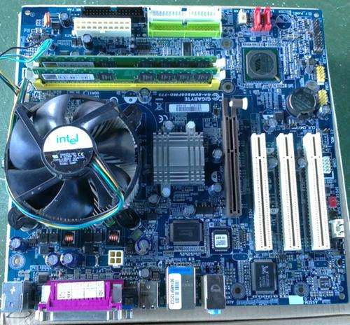 GIGABYTE GA-8VM800PMD-775 + 2 x 512MB Transcend DDR2 667 DIMMS + Intel P4 3.00GHz processor