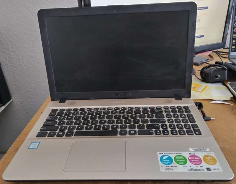Laptop - Asus Model F541U - Core i3 2 Ghz, 32 GB RAM, 500GB HDD, Window 10, Very Clean