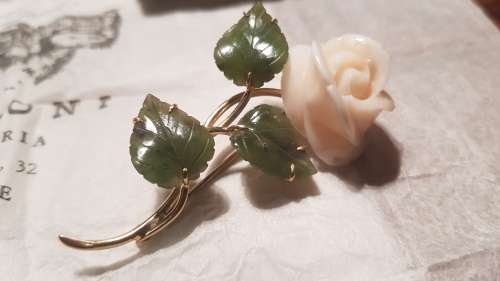 Gold flower brooch
