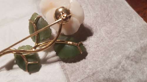 Gold flower brooch
