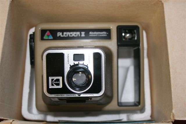 INSTAMATIC CAMERAS x 4 - Kodamatic PLEASER 2 and Polaroid EE33 land camera PLUS Kodak intsamatic 25