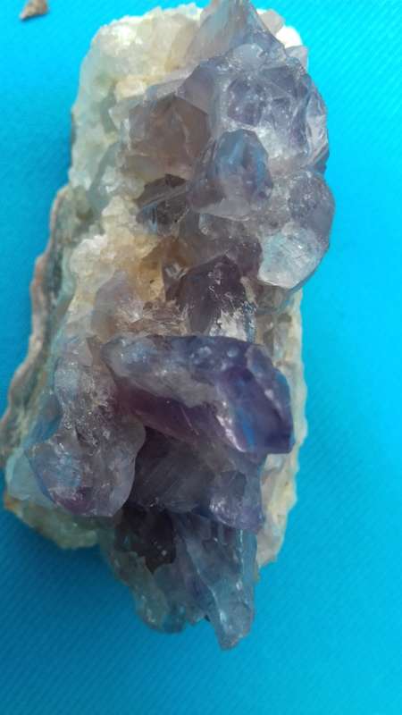 LIGHT AMETHYST   ON A   QUARTZ  /ROCK BED     APPROX   100 GRAM
