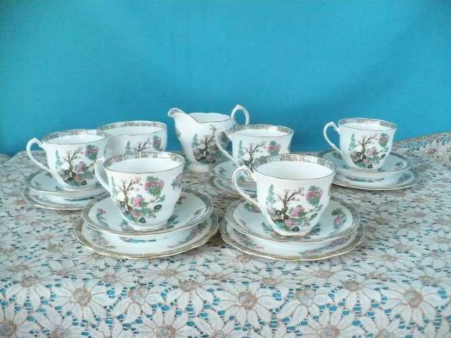 LOVELY QUEEN ANNE BONE CHINA PART TEA SET
