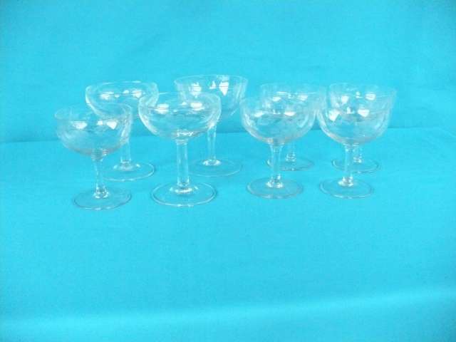 8  GRAPE PATTERN CHAMPAGNE GLASSES