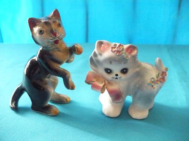 2  CERAMIC CATS