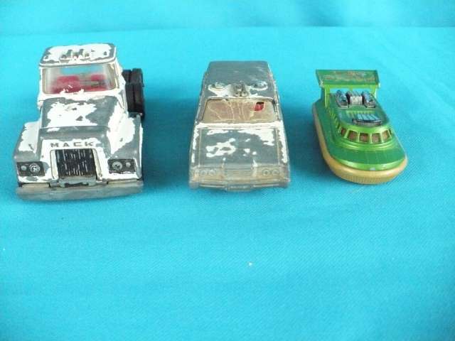 MATCHBOX HOVERCRAFT +  2 BEAT UP VEHICLES