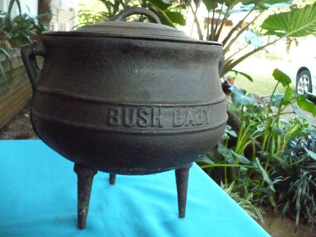CAST IRON POTJIE  3 LEG  BUSH BABY SIZE 3