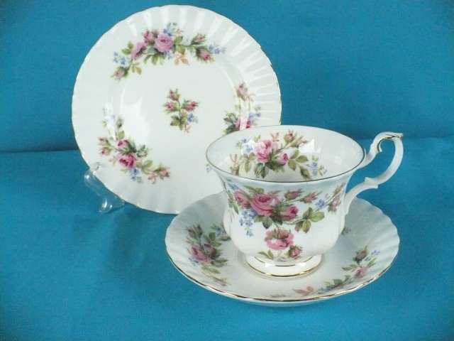 ROYAL ALBERT MOSS ROSE TRIO