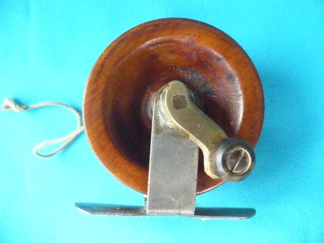 VINTAGE WOOD & BRASS STRAP BACK  FLY FISHING REEL  74mm