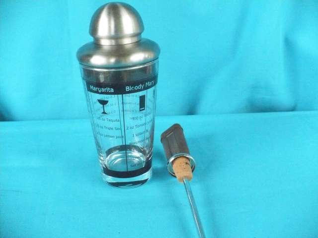 COCKTAIL SHAKER + WINE THERMOMETER