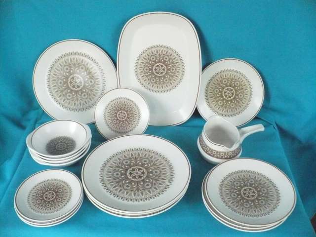 NORITAKE PROGRESSION "CENTURY"  18 PIECE DINNER SET  4 PLACE SETTINGS