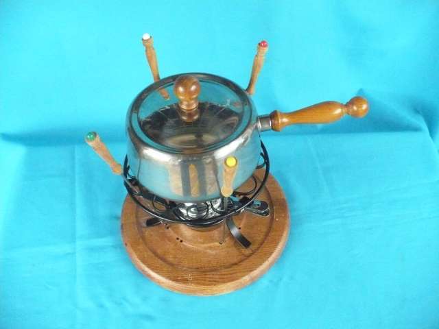STAINLESS STEEL FONDUE SET  6 FORKS