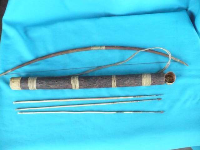 SAN BUSHMAN  BOW  3 ARROWS & QUIVER