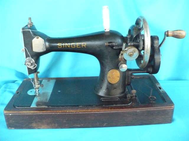 VINTAGE SINGER SEWING MACHINE   WORKING