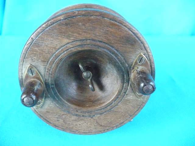 VINTAGE   WOOD & BRASS   STAR BACK  FLY FISHING REEL