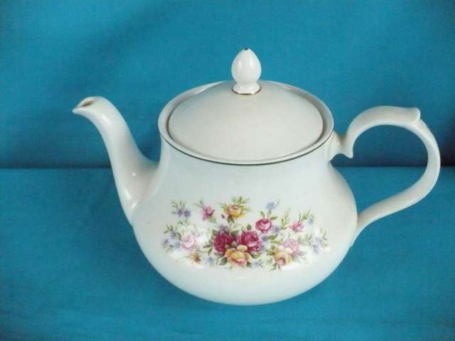 QUEEN ANNE BONE CHINA TEAPOT