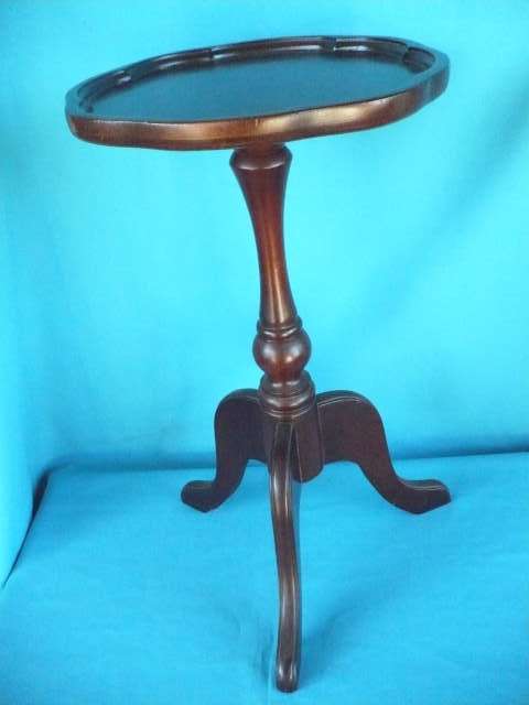 WINE TABLE/SIDE TABLE  PIE CRUST TOP