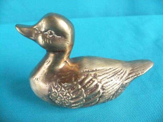 LOVELY LITTLE SOLID BRASS DUCK