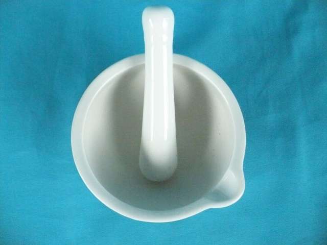 WHITE CERAMIC MORTAR & PESTLE