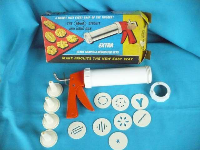 THE IDEAL BISCUIT & ICING GUN   COMPLETE